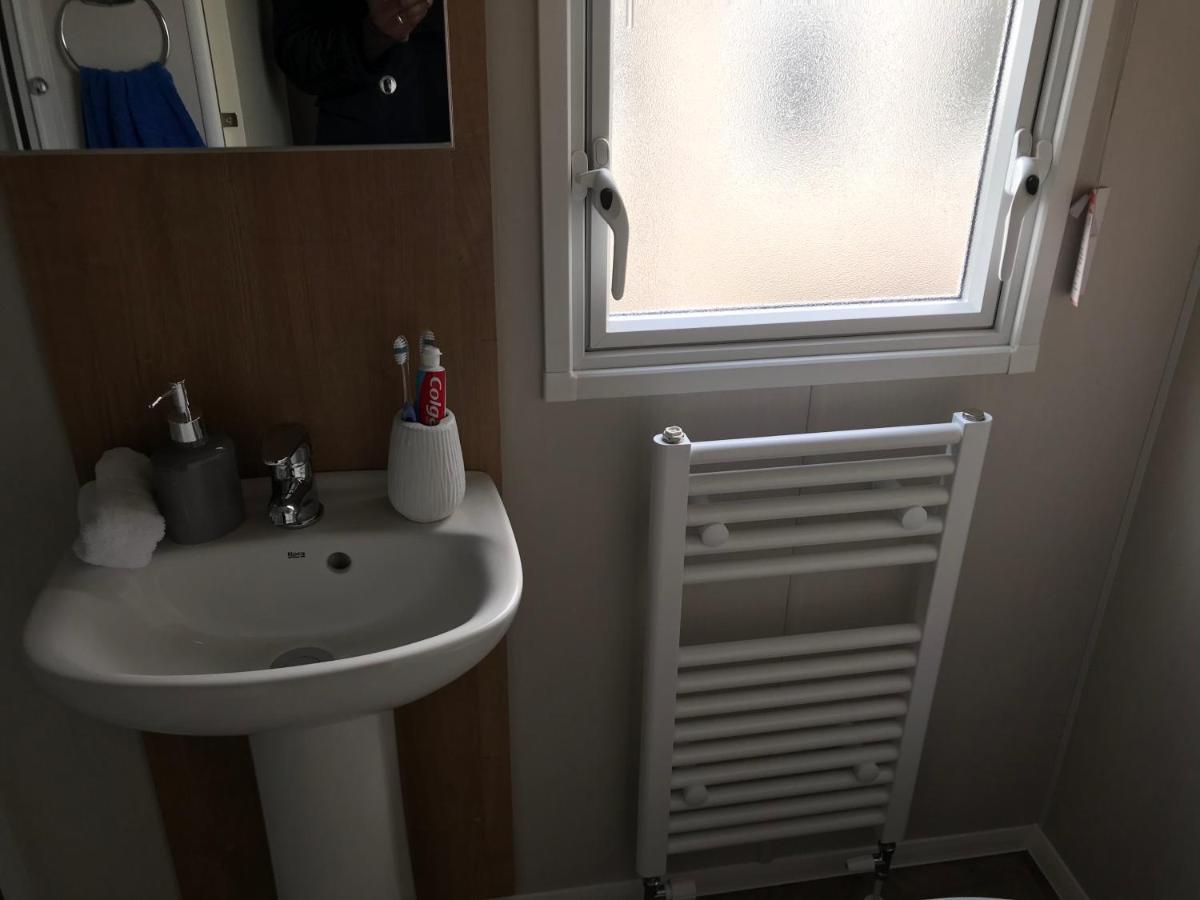 Exclusive 3 Bedroom Caravan, Sleeps 8 People At Parkdean Newquay Holiday Park, Cornwall, Uk Екстер'єр фото