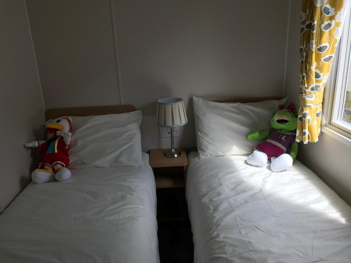 Exclusive 3 Bedroom Caravan, Sleeps 8 People At Parkdean Newquay Holiday Park, Cornwall, Uk Екстер'єр фото