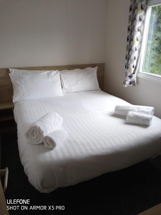 Exclusive 3 Bedroom Caravan, Sleeps 8 People At Parkdean Newquay Holiday Park, Cornwall, Uk Екстер'єр фото