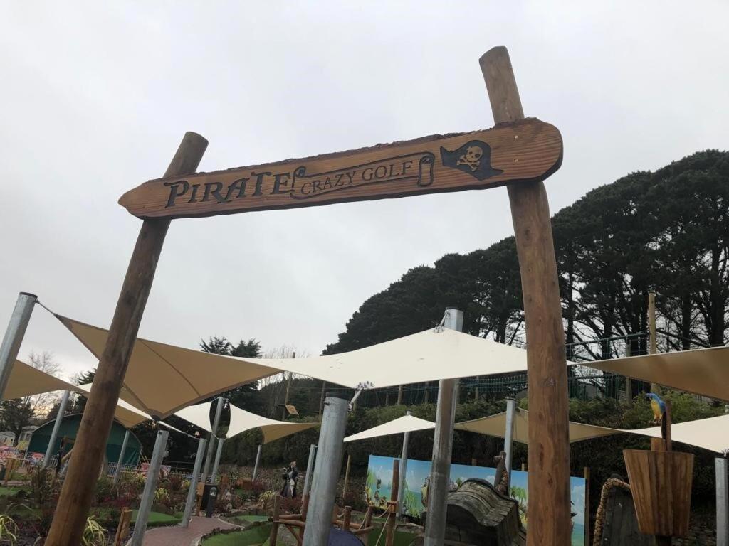 Exclusive 3 Bedroom Caravan, Sleeps 8 People At Parkdean Newquay Holiday Park, Cornwall, Uk Екстер'єр фото